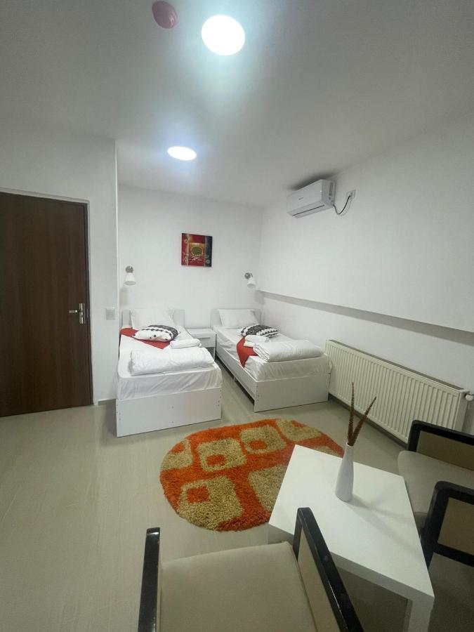 בוקרשט Hostel Tripoli Palace מראה חיצוני תמונה