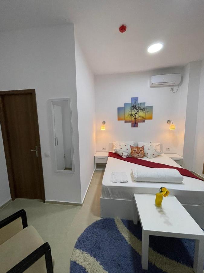 בוקרשט Hostel Tripoli Palace מראה חיצוני תמונה