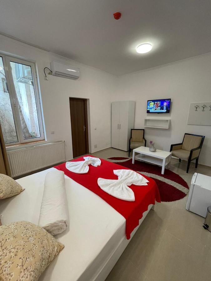 בוקרשט Hostel Tripoli Palace מראה חיצוני תמונה
