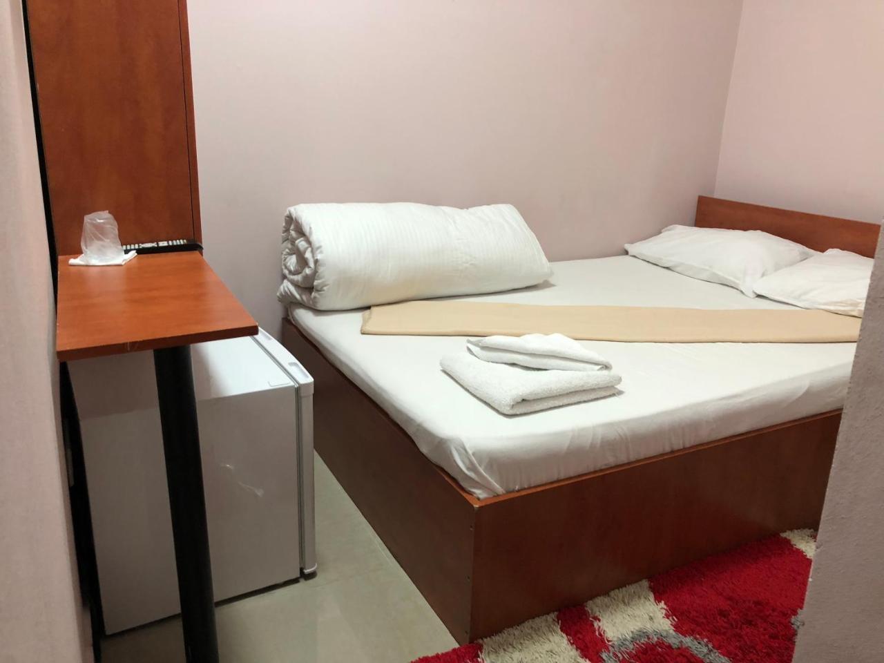 בוקרשט Hostel Tripoli Palace מראה חיצוני תמונה